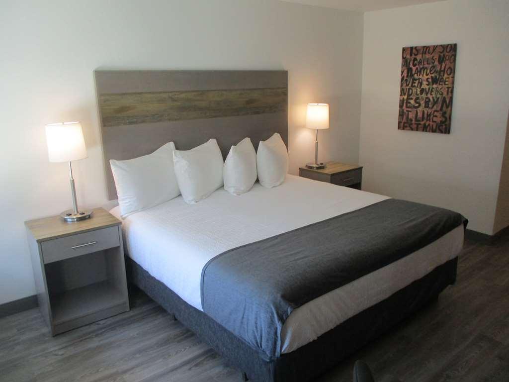 Hotel Western Executive Residency & Cedar Falls 3*