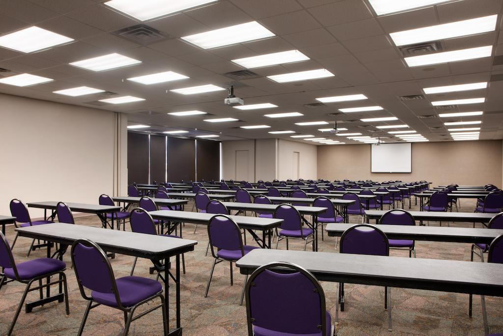 Western Executive Residency & Cedar Falls 3*