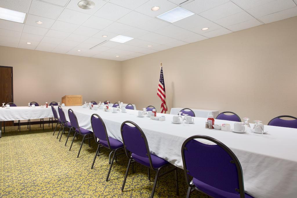 Western Executive Residency & Cedar Falls Hotel 3*