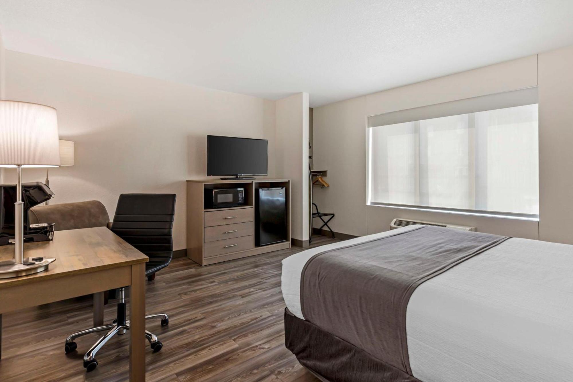Western Executive Residency & Cedar Falls Waterloo