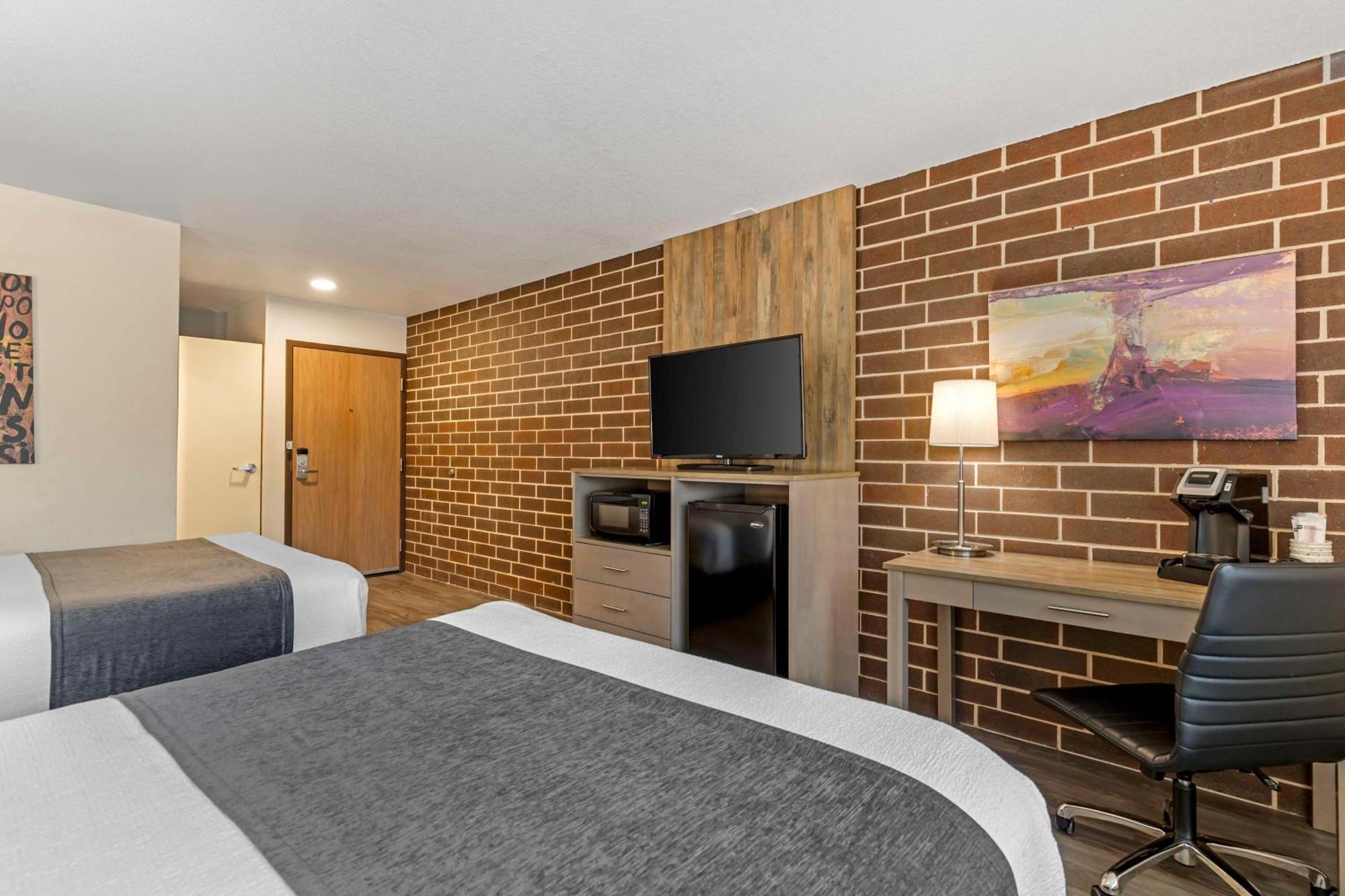 Hotel Western Executive Residency & Cedar Falls
