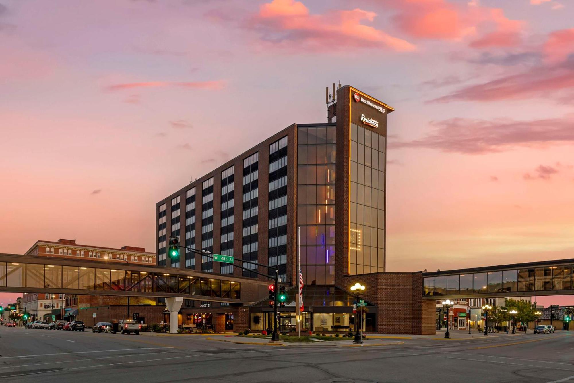 Western Executive Residency & Cedar Falls Waterloo