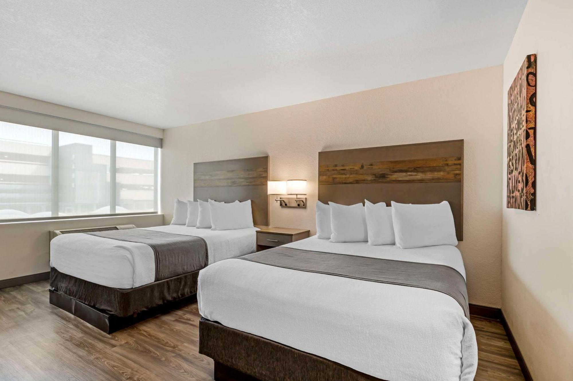 Hotel Western Executive Residency & Cedar Falls