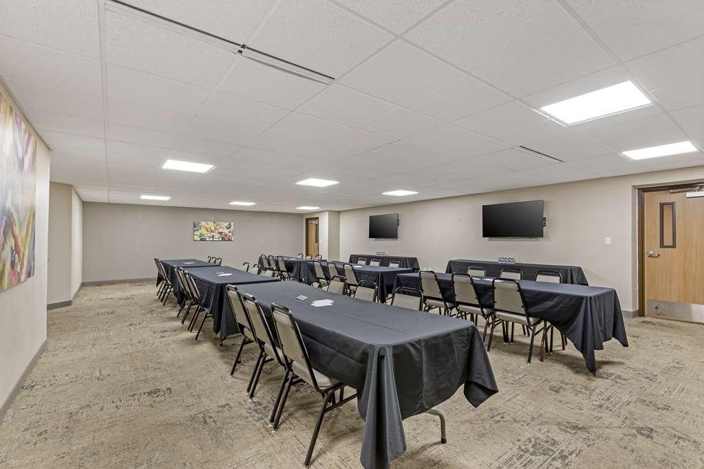 Western Executive Residency & Cedar Falls 3*