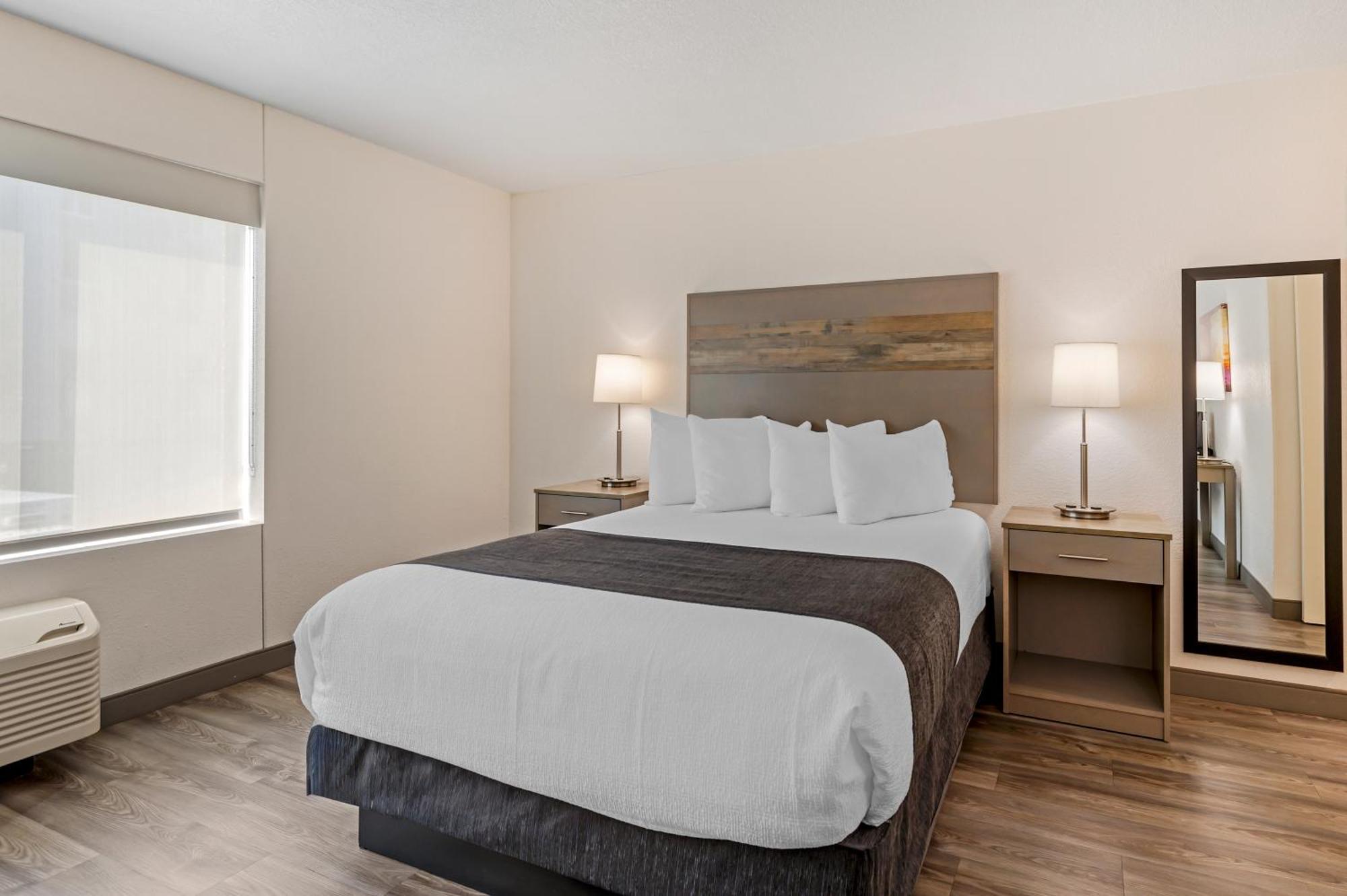Western Executive Residency & Cedar Falls Hotel 3*