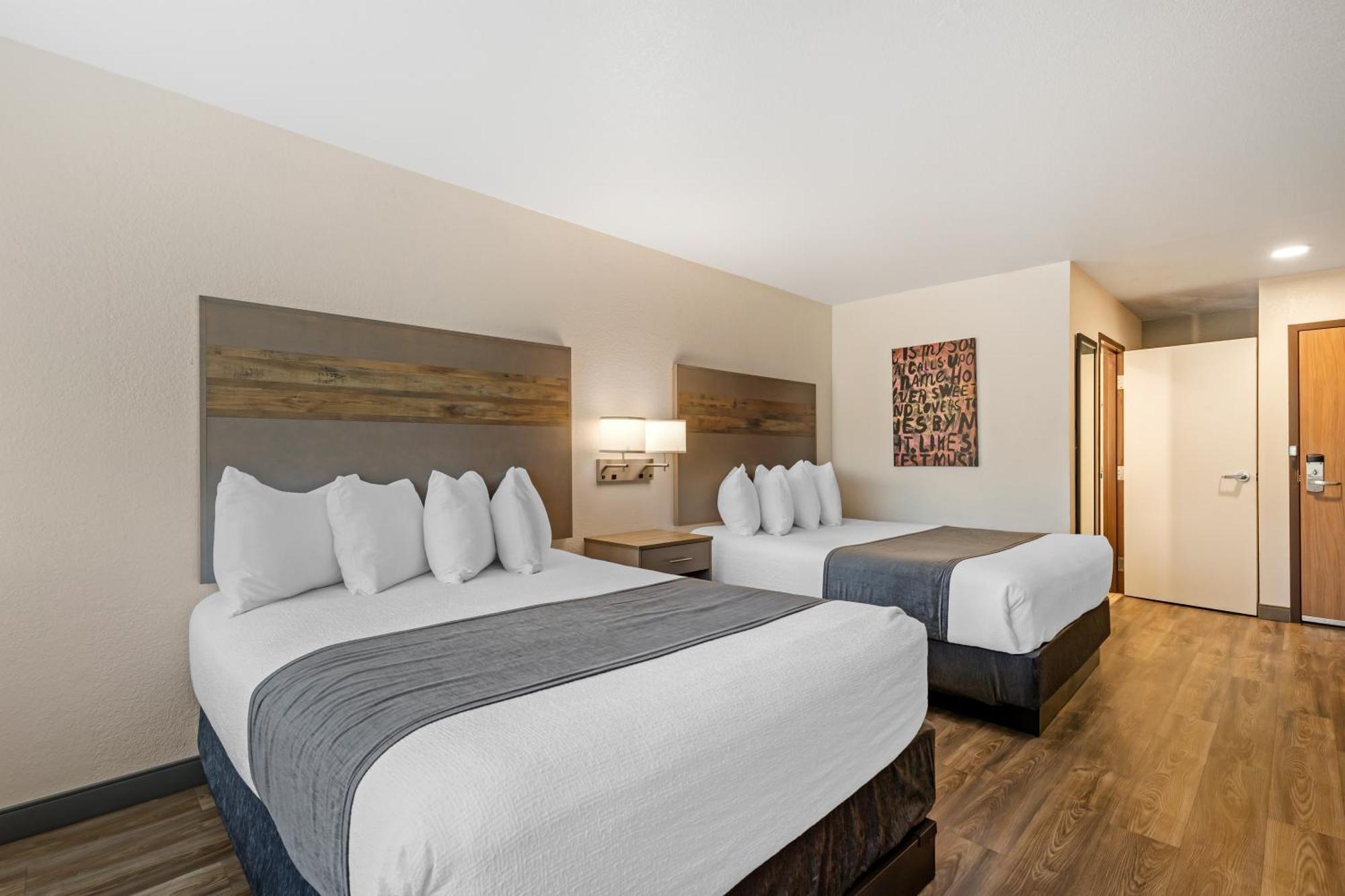 Hotel Western Executive Residency & Cedar Falls 3*